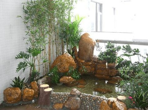 宋小寶豪宅奢華設(shè)計(jì) 客廳假山綠樹與陽臺金柱子的藝術(shù)融合